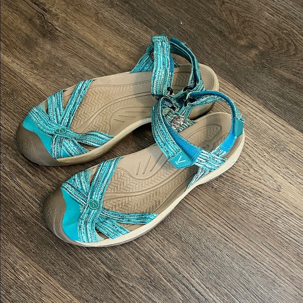 KEEN Women’s Bali Strap Closed Toe Sandals Shoes Bright Aqua Size 8.5